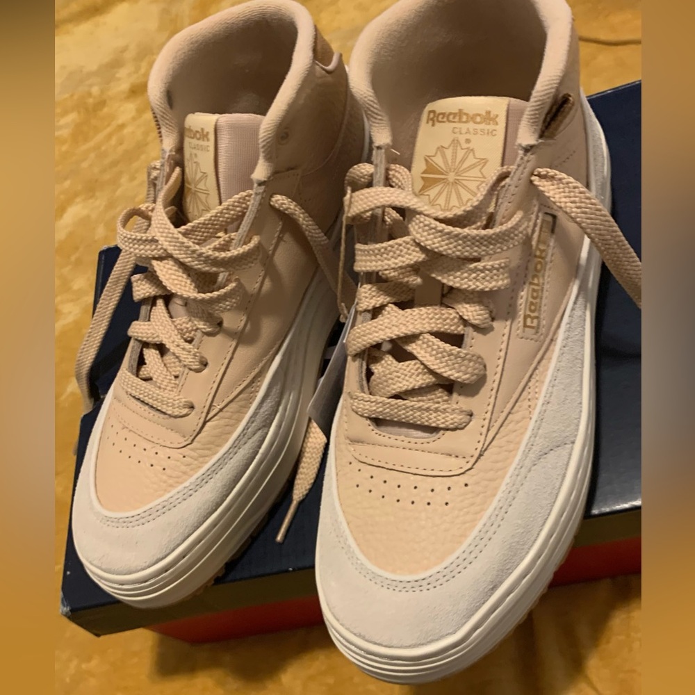 Reebok size 10, color beige